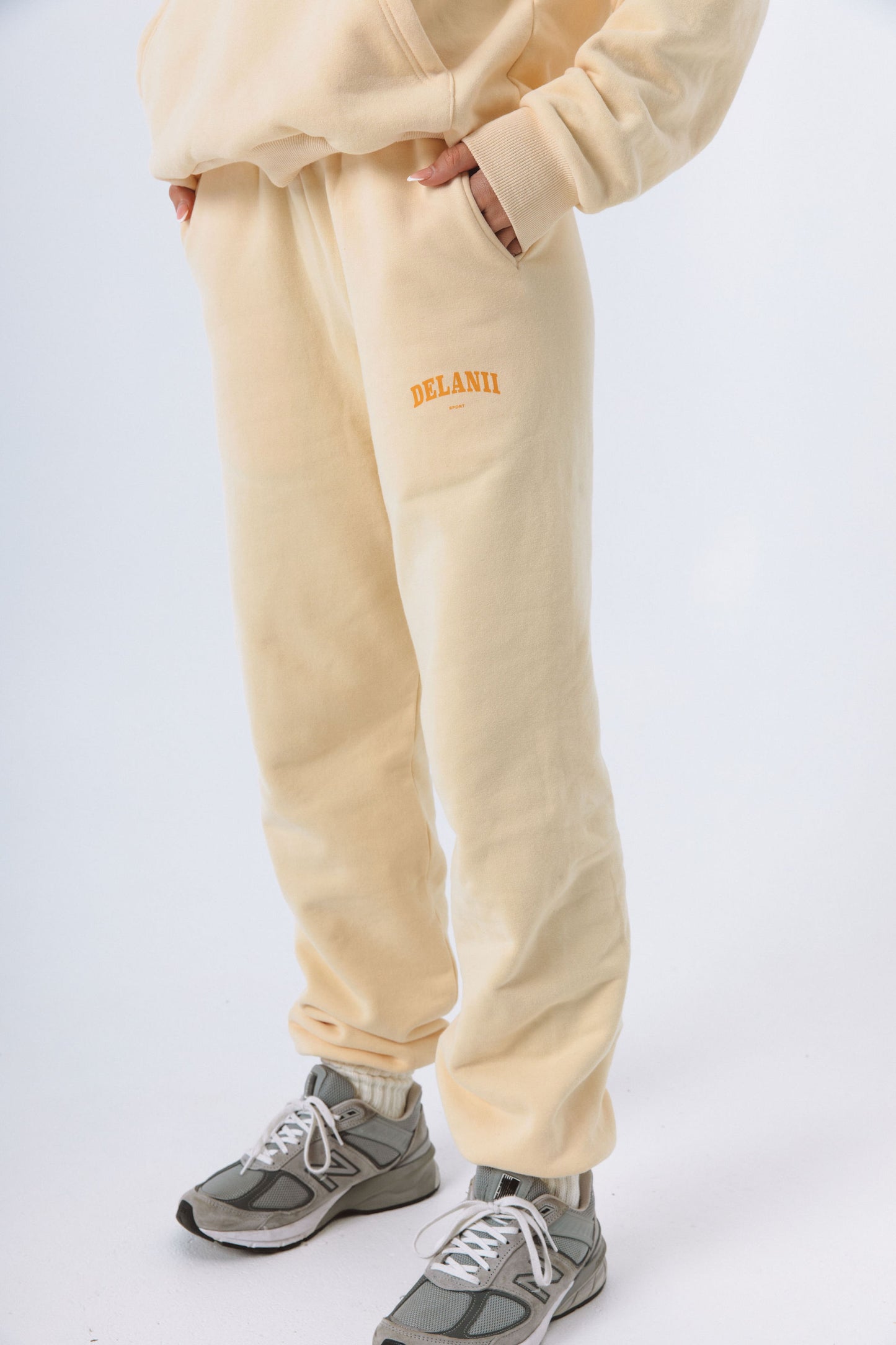 LEO TRACKPANT - BUTTER