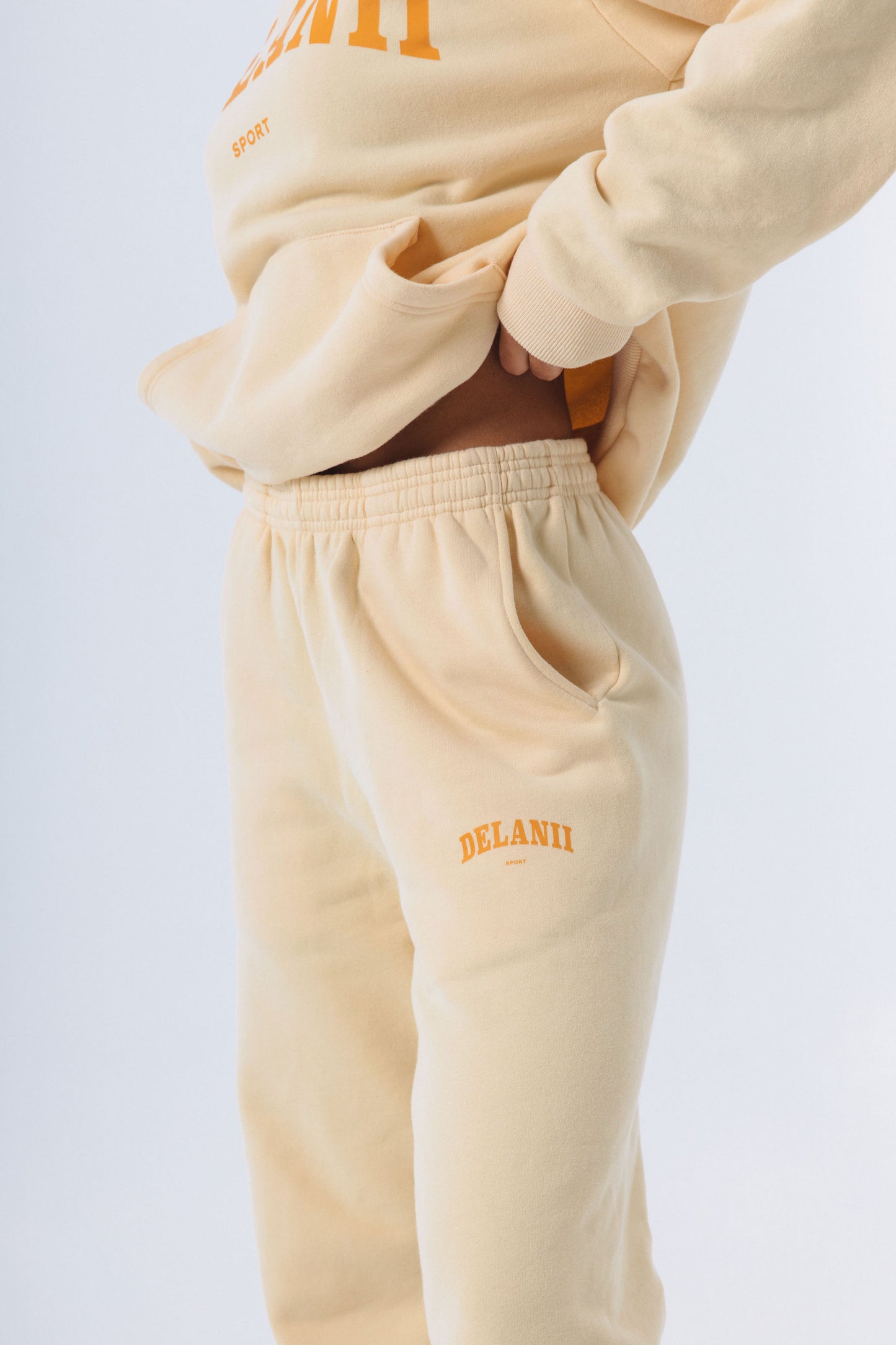 LEO TRACKPANT - BUTTER